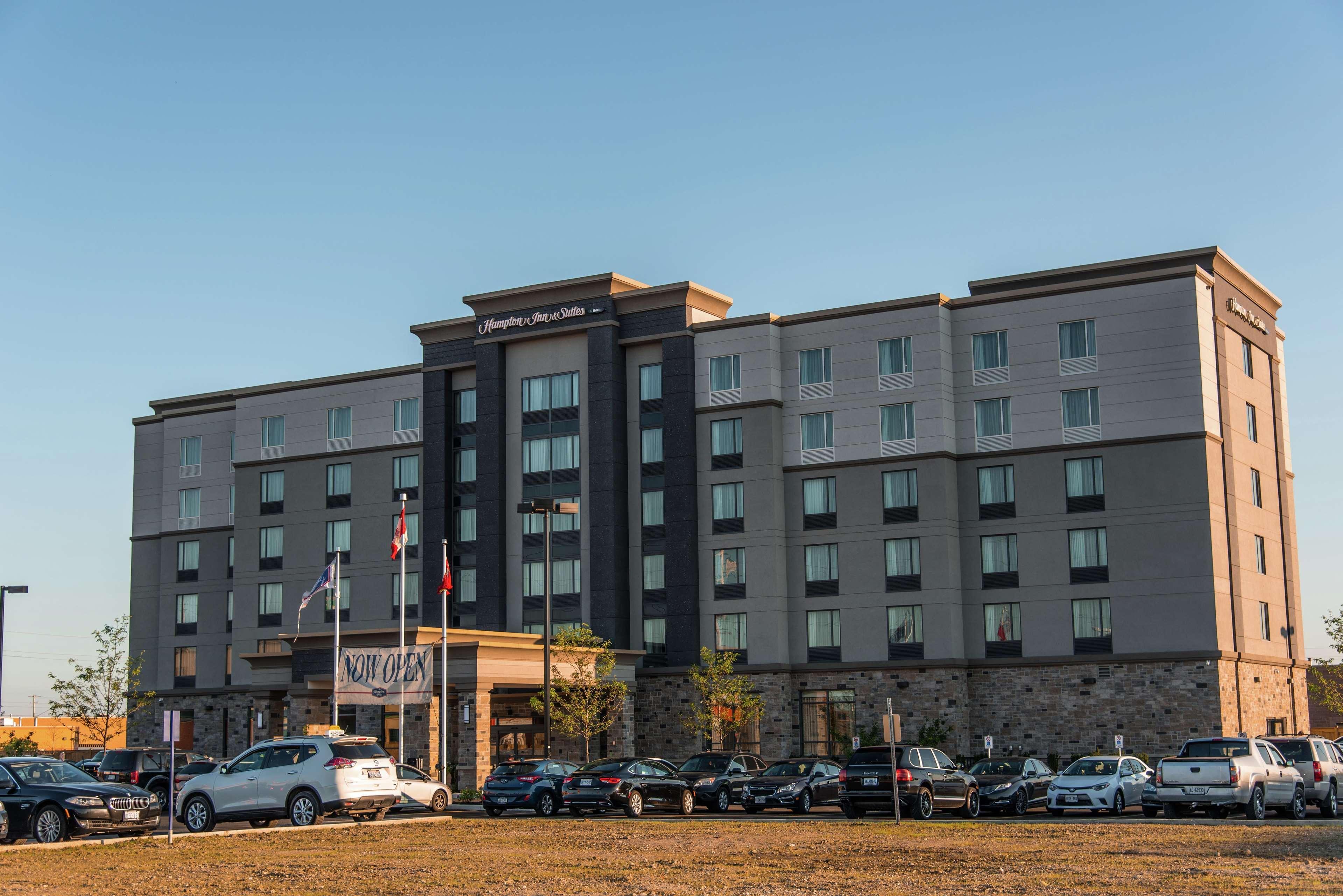 Hampton Inn & Suites By Hilton Bolton Exterior photo