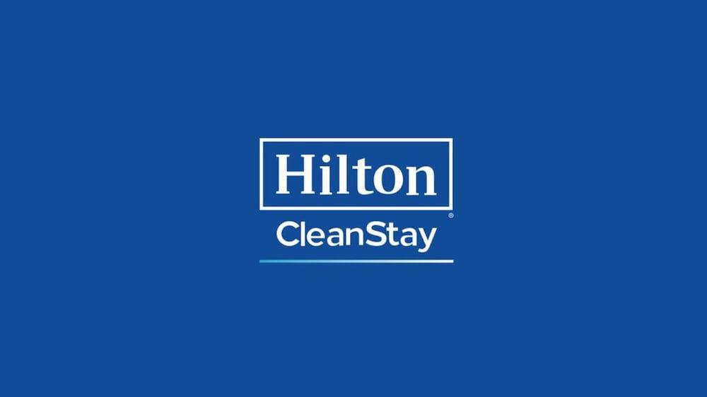 Hampton Inn & Suites By Hilton Bolton Exterior photo